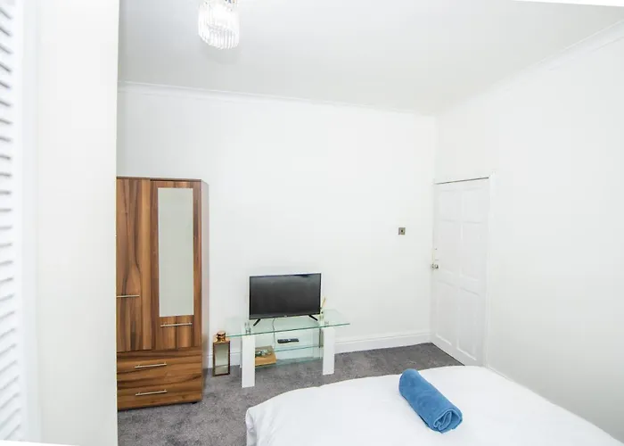 Lovely City Home + Free Parking
