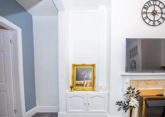 Lovely City Home + Free Parking