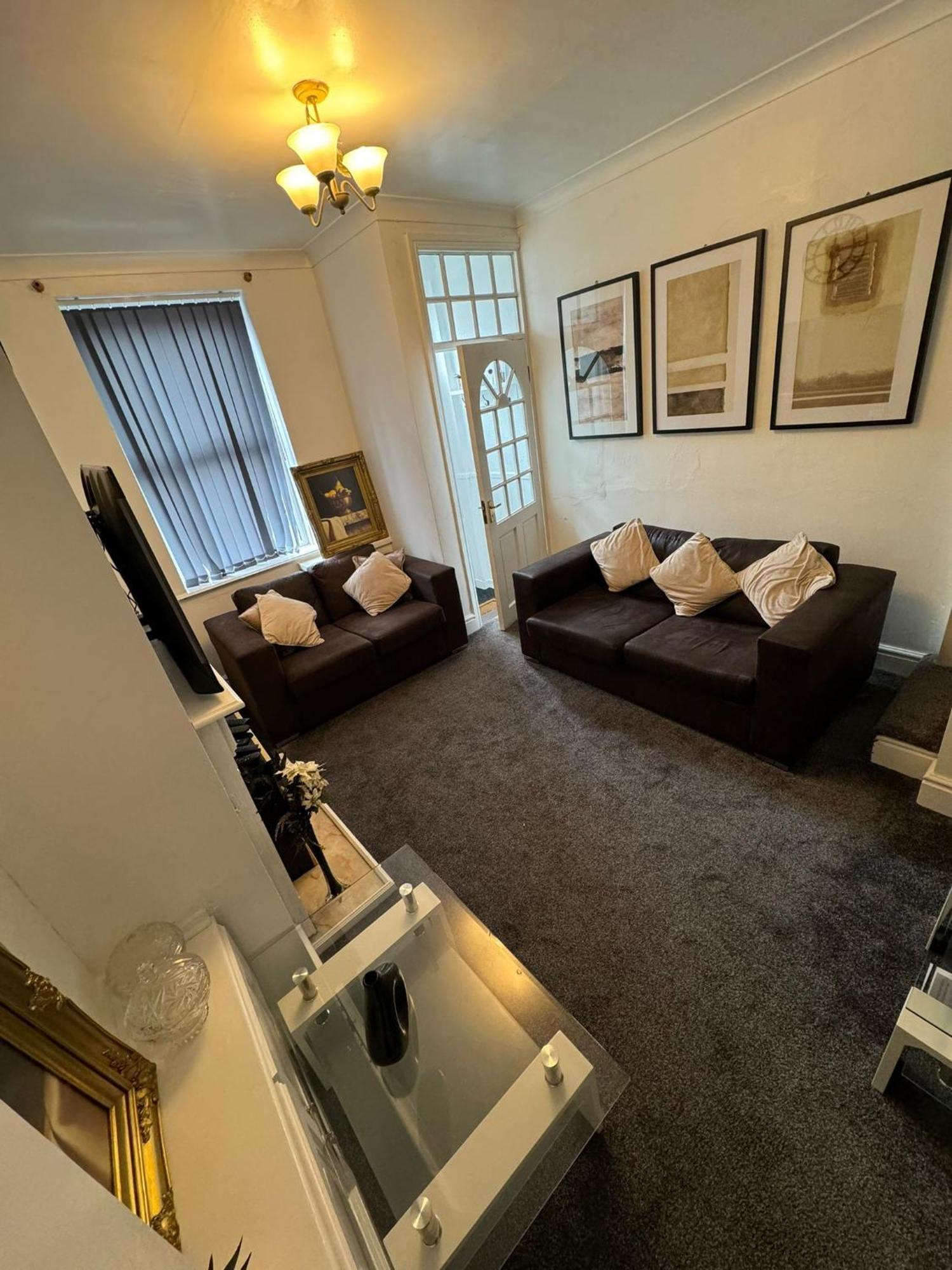 Lovely + Free Parking Holiday home
